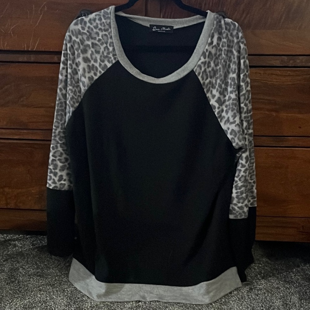 Scoop neck sweatshirt